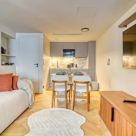 La Belle - Lafayette Apartment *