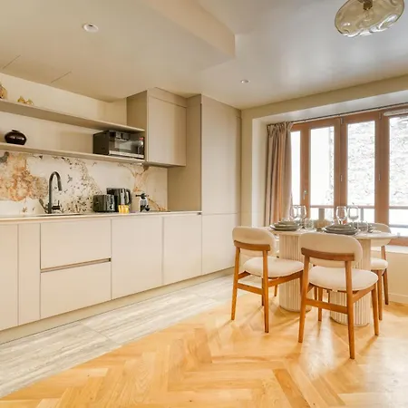La Belle - Lafayette Apartment *